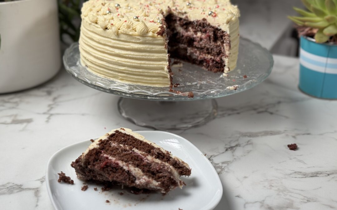 Bolo de chocolate recheado com morango – Sem glúten